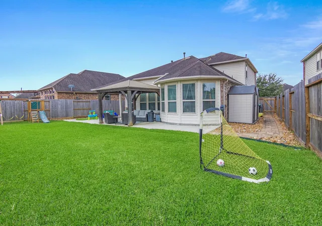 36th image of 1411 Silver Rings Ct, Pearland, TX 77581 | MLS# 86457480