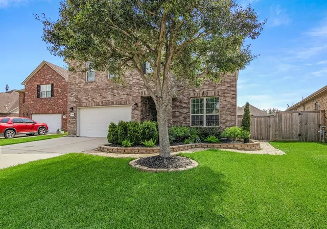 Photo 3 of Single family home for sale at 1411 Silver Rings Ct, Pearland, TX 77581 | MLS# 86457480 | Listing updated on 2026-09-20