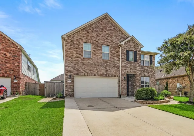 Photo 3 of Sale Pending at 1411 Silver Rings Ct, Pearland, TX 77581 | MLS# 86457480 | Listing updated on 2026-10-04