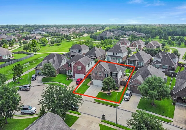Photo 4 of Sale Pending at 1411 Silver Rings Ct, Pearland, TX 77581 | MLS# 86457480 | Listing updated on 2026-10-04