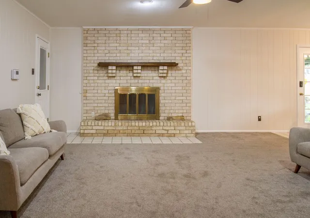 4th image of 401 W Fifth St, Brenham, TX 77833 | MLS# 79343472