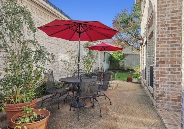 2nd image of 902 Grand Oaks Cir, College Station, TX 77840 | MLS# 75139361