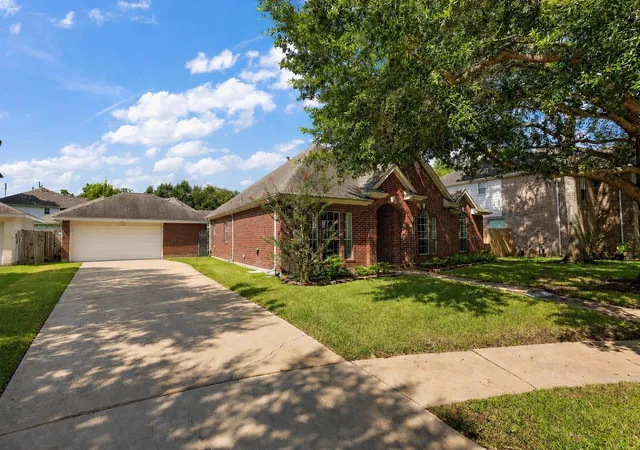 Photo 2 of Sale Pending at 6514 Canyon Ests Ln, Richmond, TX 77469 | MLS# 43656302 | Listing updated on 2026-10-03