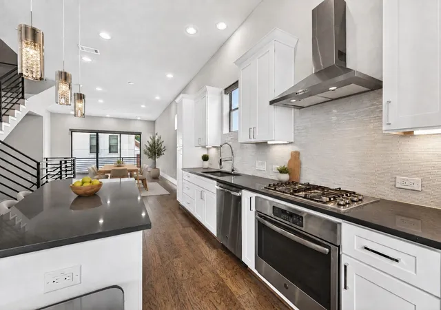2nd image of 5707 Larkin St #B, Houston, TX 77007 | MLS# 16332633