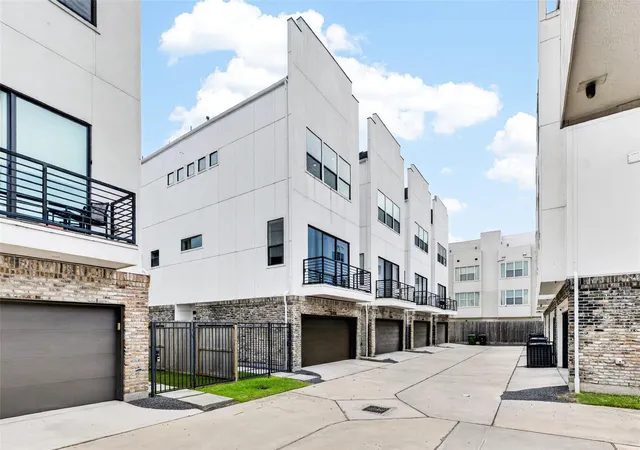 4th image of 5707 Larkin St #B, Houston, TX 77007 | MLS# 16332633