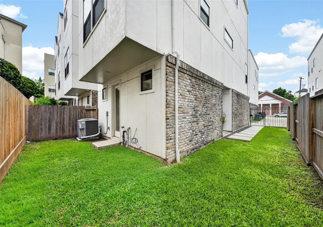 5th image of 5707 Larkin St #B, Houston, TX 77007 | MLS# 16332633