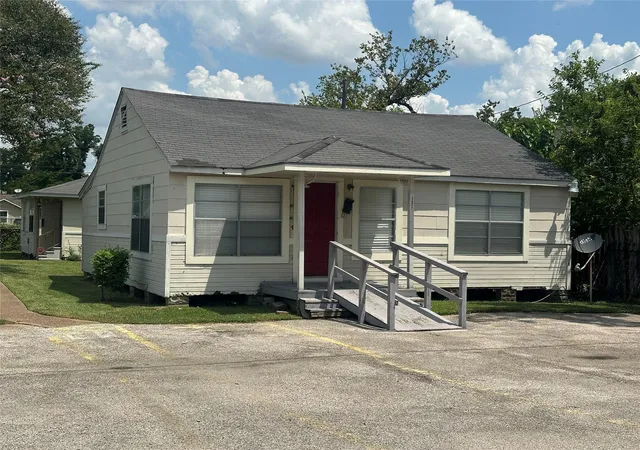 Photo 1 of Single family home for sale at 3929 Caplin St, Houston, TX 77026 | MLS# 48909991 | Listing updated on 2026-09-14