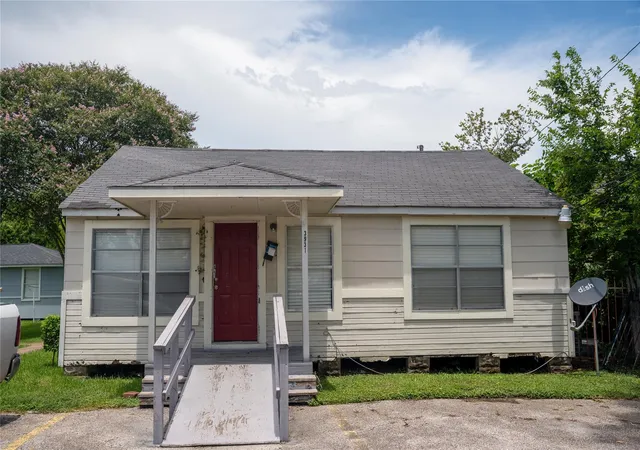 Photo 2 of Single family home for sale at 3929 Caplin St, Houston, TX 77026 | MLS# 48909991 | Listing updated on 2026-09-14