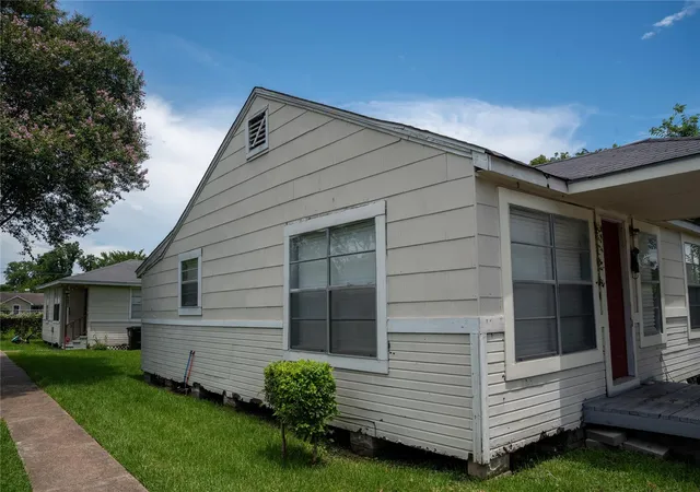 Photo 3 of Single family home for sale at 3929 Caplin St, Houston, TX 77026 | MLS# 48909991 | Listing updated on 2026-09-14