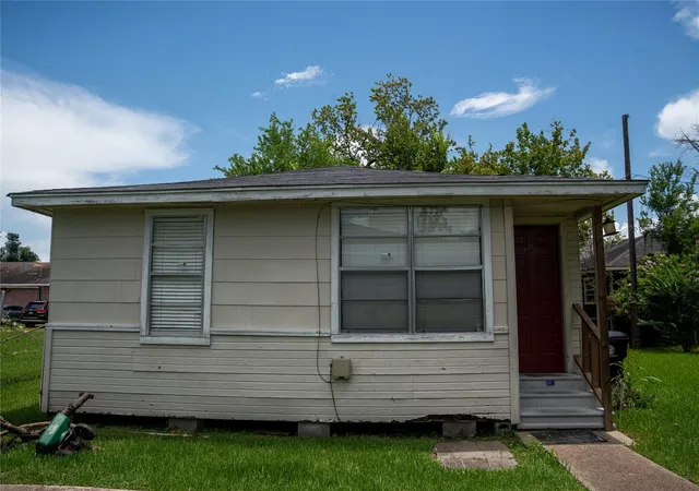 Photo 3 of Single family home for sale at 3929 Caplin St, Houston, TX 77026 | MLS# 48909991 | Listing updated on 2026-09-14