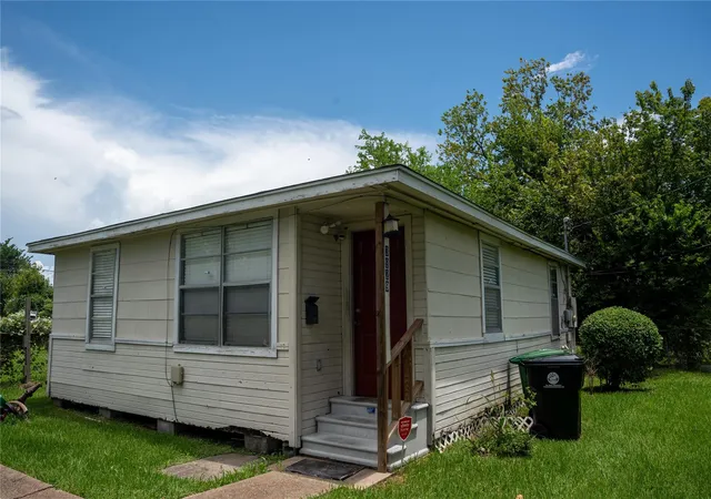Photo 4 of Single family home for sale at 3929 Caplin St, Houston, TX 77026 | MLS# 48909991 | Listing updated on 2026-09-14