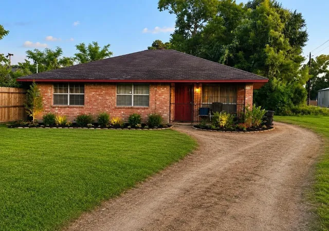 1st image of 1717 S Victory Dr, Houston, TX 77088 | MLS# 74217335