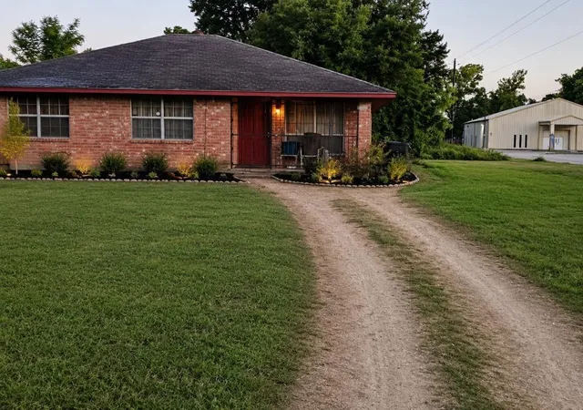 2nd image of 1717 S Victory Dr, Houston, TX 77088 | MLS# 74217335