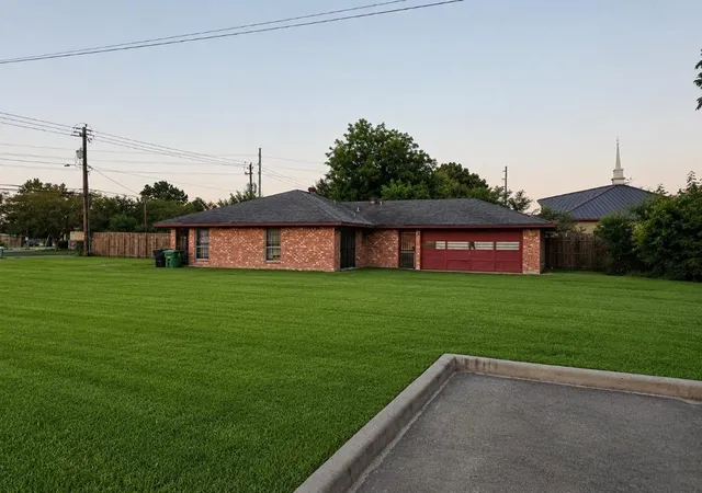 4th image of 1717 S Victory Dr, Houston, TX 77088 | MLS# 74217335