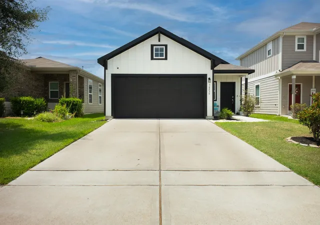 Photo 1 of Single family home for sale at 14539 Maple Field Dr, Houston, TX 77069 | MLS# 66623214 | Listing updated on 2026-09-12