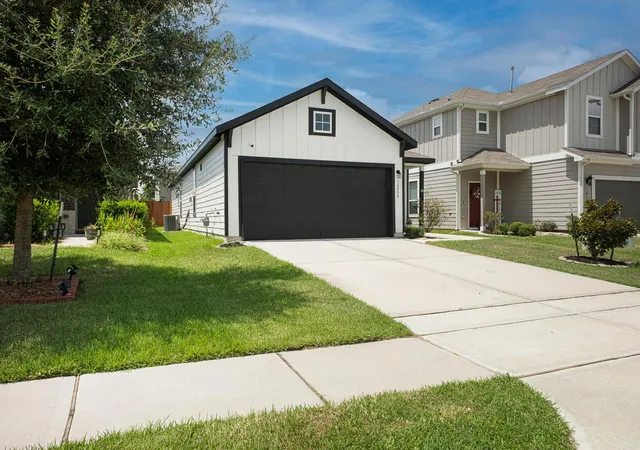 Photo 2 of Single family home for sale at 14539 Maple Field Dr, Houston, TX 77069 | MLS# 66623214 | Listing updated on 2026-09-12