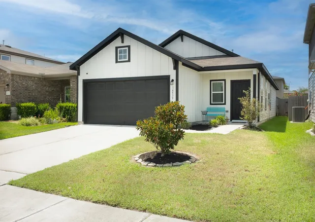Photo 3 of Single family home for sale at 14539 Maple Field Dr, Houston, TX 77069 | MLS# 66623214 | Listing updated on 2026-09-12