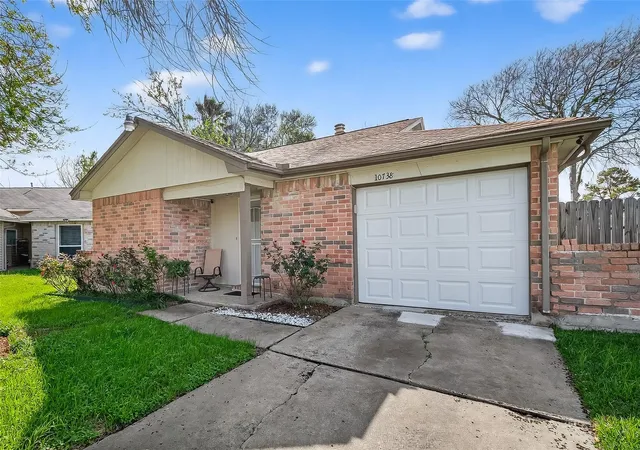 1st image of 10738 Highland Woods Dr, Sugar Land, TX 77498 | MLS# 34306143