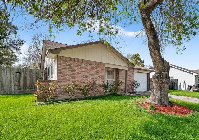 2nd image of 10738 Highland Woods Dr, Sugar Land, TX 77498 | MLS# 34306143