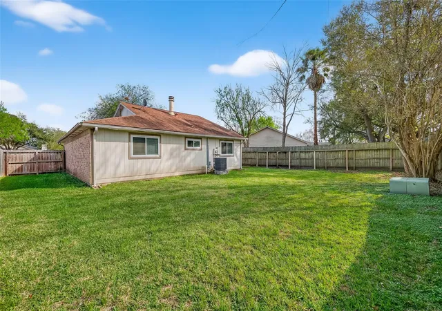 33rd image of 10738 Highland Woods Dr, Sugar Land, TX 77498 | MLS# 34306143
