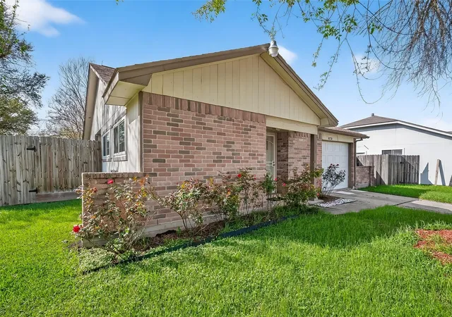 3rd image of 10738 Highland Woods Dr, Sugar Land, TX 77498 | MLS# 34306143