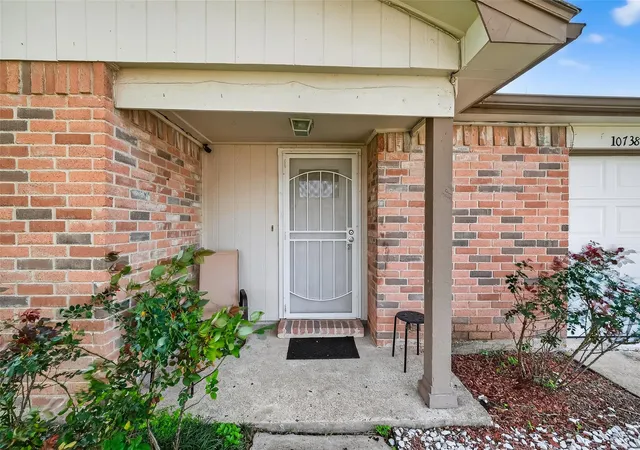 4th image of 10738 Highland Woods Dr, Sugar Land, TX 77498 | MLS# 34306143