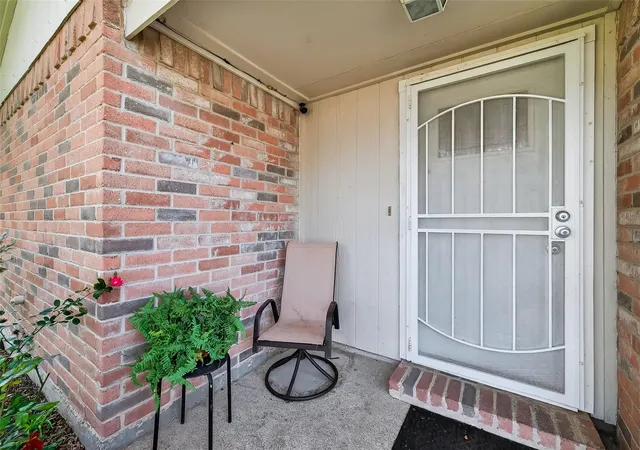 5th image of 10738 Highland Woods Dr, Sugar Land, TX 77498 | MLS# 34306143