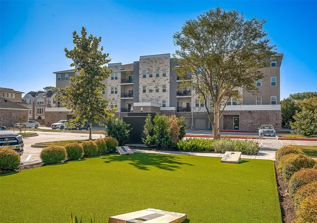 4th image of 6804 Westview Dr, Houston, TX 77055