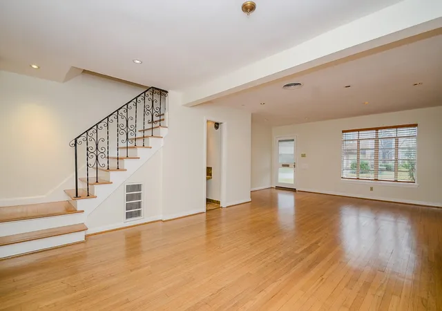 4th image of 2047 & 2049 Sheridan St N, Houston, TX 77030 | MLS# 96810629
