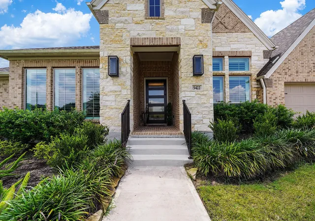 Photo 3 of Single family home for sale at 5422 Farm Hl Way, Fulshear, TX 77441 | MLS# 29501307 | Listing updated on 2026-09-18