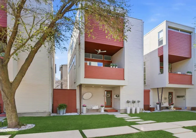 1st image of 1117 W 17th St, Houston, TX 77008 | MLS# 75866936