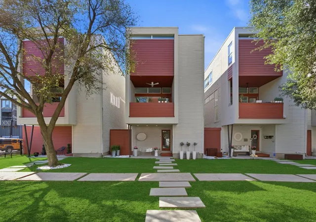 2nd image of 1117 W 17th St, Houston, TX 77008 | MLS# 75866936
