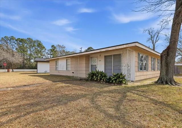 2nd image of 1709 Robin Ave, Orange, TX 77632 | MLS# 25217213