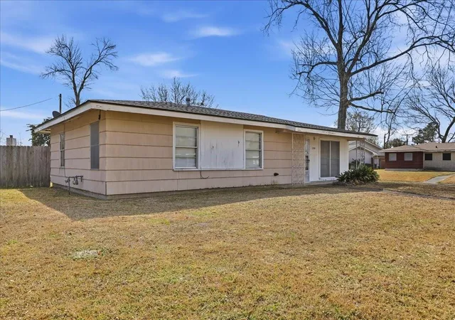 3rd image of 1709 Robin Ave, Orange, TX 77632 | MLS# 25217213