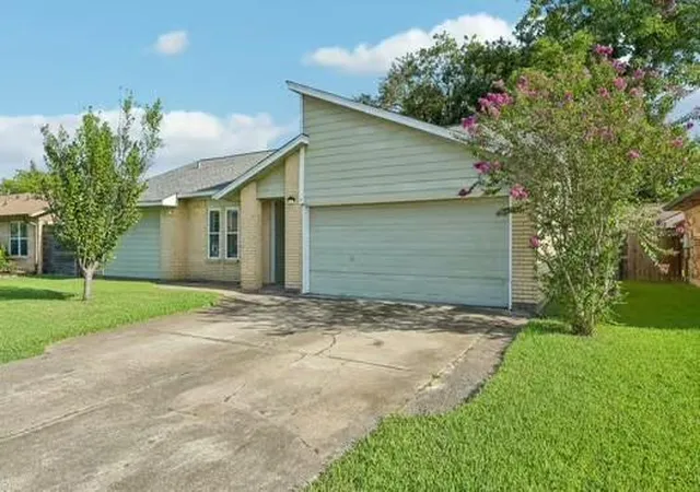 Photo 3 of Sale Pending at 5919 Dee Dr, Pasadena, TX 77505 | MLS# 33440529 | Listing updated on 2026-09-18