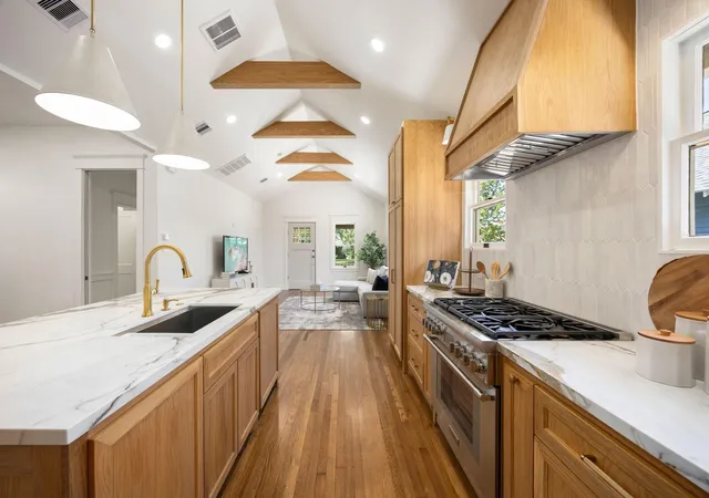 Photo 4 of Single family home for sale at 1528 Cortlandt St, Houston, TX 77008 | MLS# 6093236 | Listing updated on 2026-09-16
