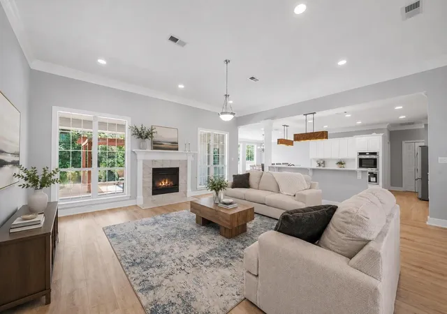 2nd image of 810 Plum Hollow Dr, College Station, TX 77845 | MLS# 75200284