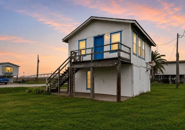 Homes for sale in Surfside Beach, TX | 415 Treaty Dr, Surfside Beach, TX 77541 | MLS# 28367312