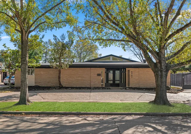 2nd image of 5747 Jackwood St, Houston, TX 77096 | MLS# 82263086