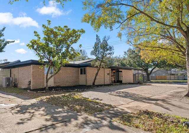 4th image of 5747 Jackwood St, Houston, TX 77096 | MLS# 82263086