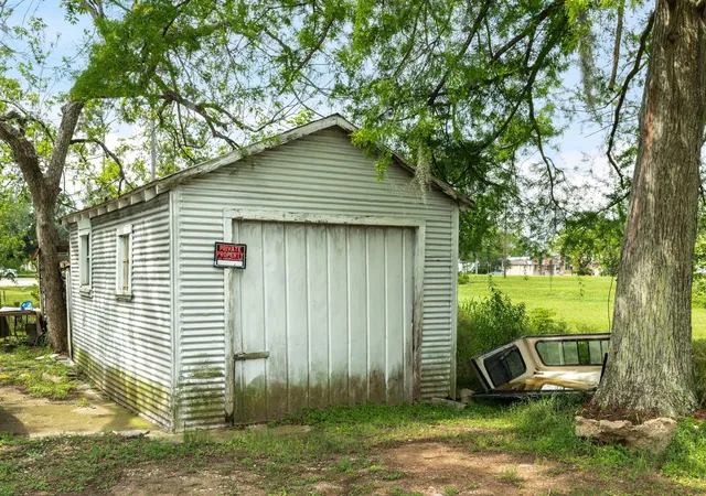 14th image of 233 Hamilton St, West Columbia, TX 77486 | MLS# 88007285