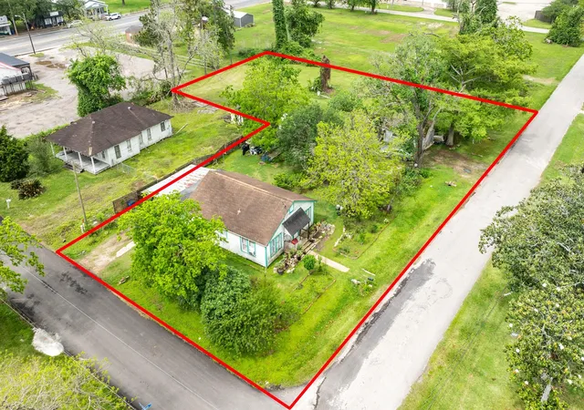 2nd image of 233 Hamilton St, West Columbia, TX 77486 | MLS# 88007285