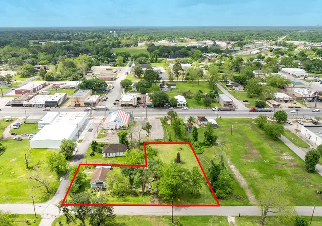 3rd image of 233 Hamilton St, West Columbia, TX 77486 | MLS# 88007285