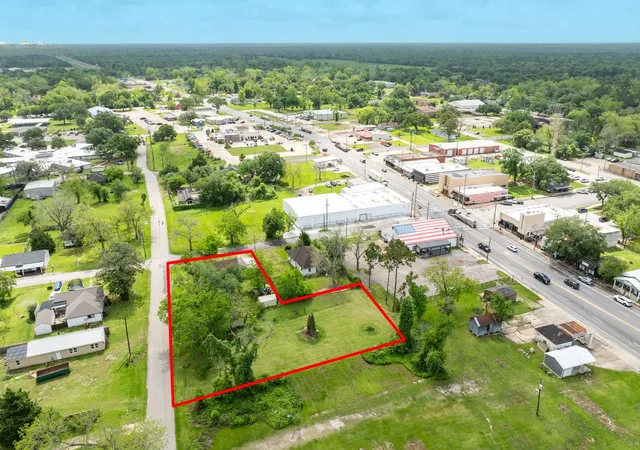 4th image of 233 Hamilton St, West Columbia, TX 77486 | MLS# 88007285
