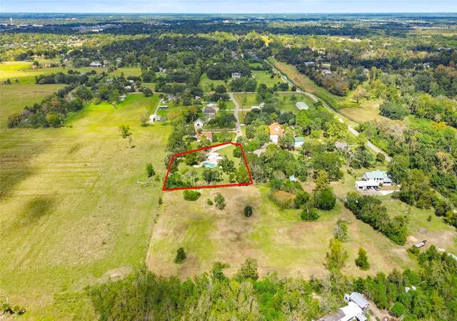 Photo 3 of Sale Pending at 4003 Country Trails St, Alvin, TX 77511 | MLS# 5786303 | Listing updated on 2026-09-11