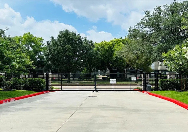 2nd image of 6804 Westview Dr #1208, Houston, TX 77055 | MLS# 62283451