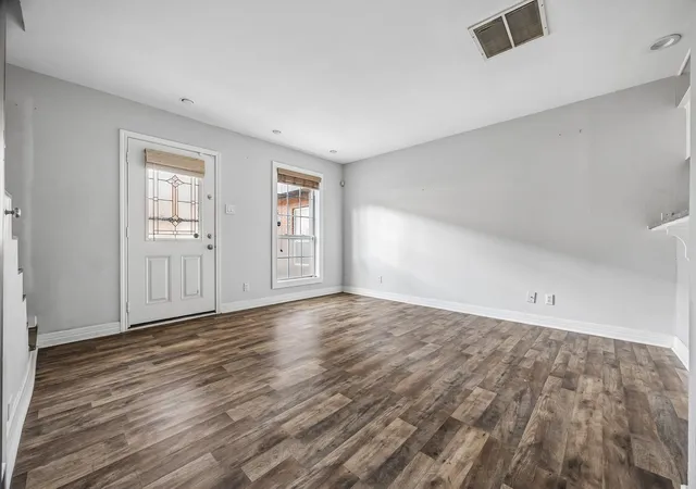 Listing Photo 4 - Condo for sale in building located at 1205 Autrey St Unit 4, Houston, TX 77006