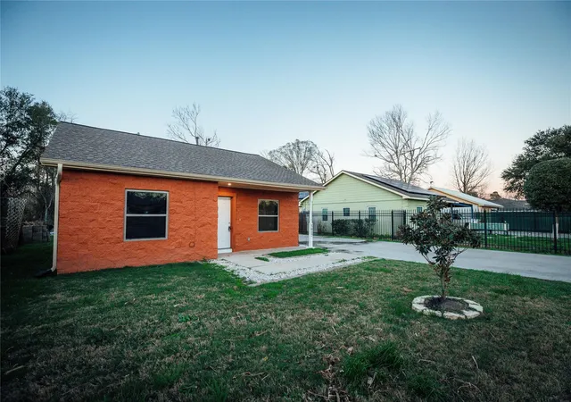 Photo 3 of Sale Pending at 5617 Schutz St, Houston, TX 77032 | MLS# 14669121 | Listing updated on 2026-09-06