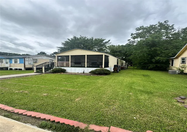 Homes for sale in Anahuac, TX | 1212 Work St, Anahuac, TX 77514 | MLS# 48773290