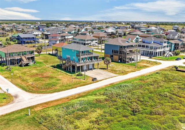 3rd image of 1335 Emerald Dr, Port Bolivar, TX 77650 | MLS# 30197658